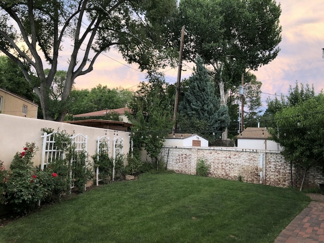 view of yard featuring a fenced backyard