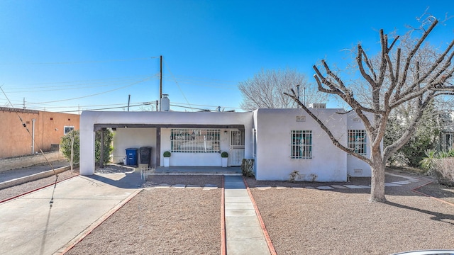 view of front of property featuring stucco siding