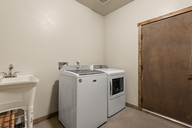 1800 Los Pinos Rd, Bosque Farms, NM 87068 - laundry room featuring washing machine and dryer and baseboards