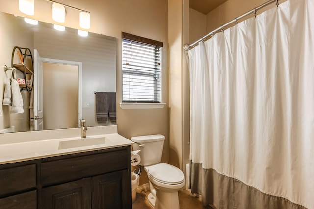 full bathroom with curtained shower, vanity, and toilet