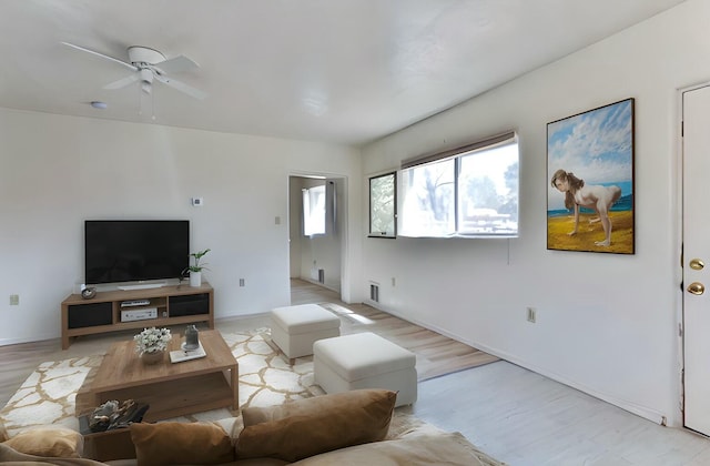 627 Fairway Rd NW, Albuquerque, NM 87107 - living room with light wood finished floors and ceiling fan