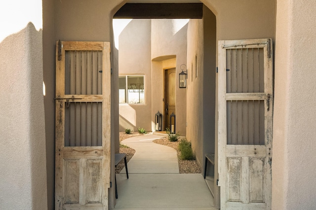 entrance to property with stucco siding