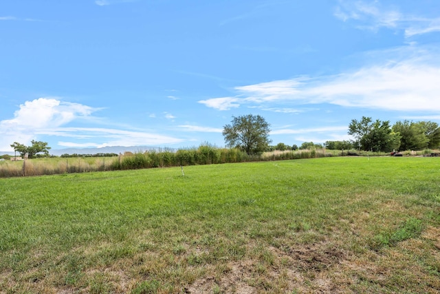 view of yard featuring a rural view