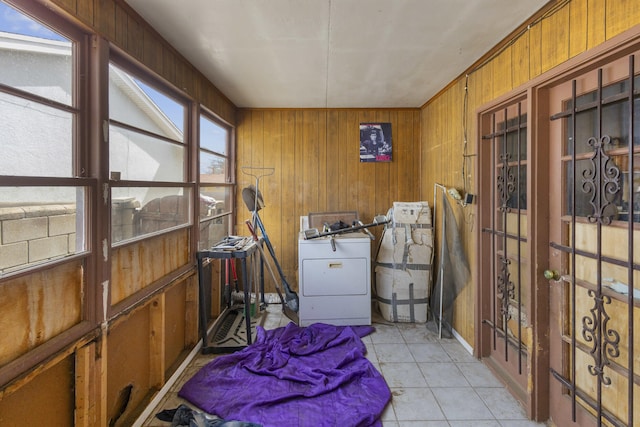 sunroom featuring washer / dryer