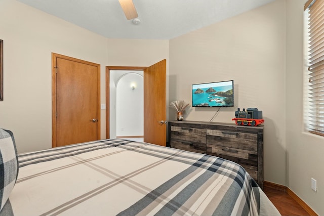 bedroom with ceiling fan and baseboards