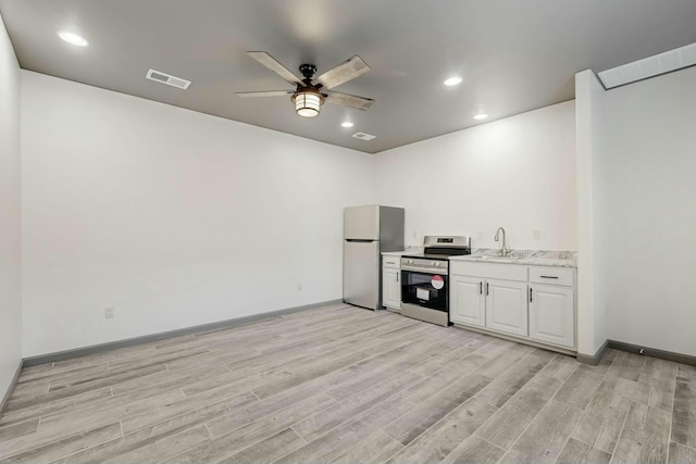 kitchen with ceiling fan, recessed lighting, stainless steel appliances, visible vents, and light wood-style floors