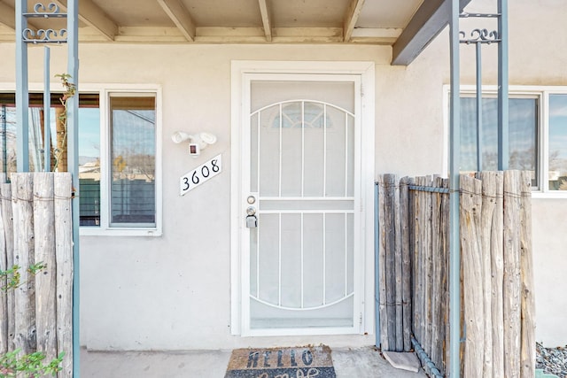 property entrance featuring stucco siding