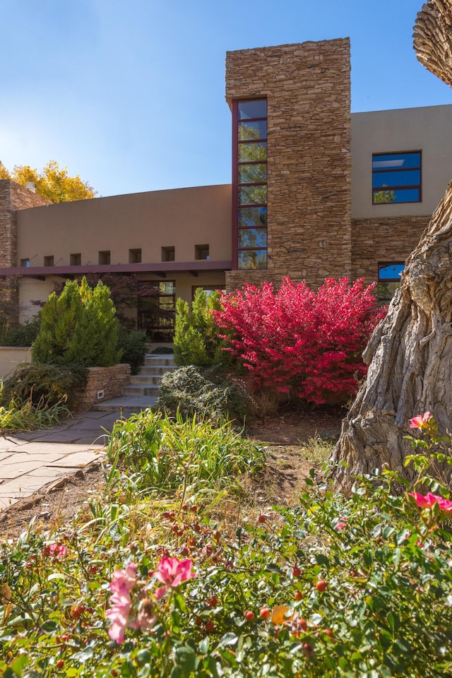 927 Camino Vista Rio, Bernalillo, NM 87004 - view of building exterior with stairway