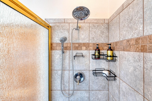 full bath featuring a tile shower