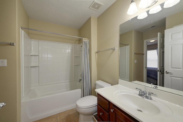 bathroom with visible vents, a textured ceiling, toilet, and shower / bath combo