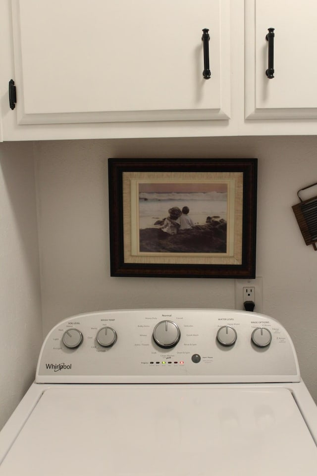 interior details with washer / dryer