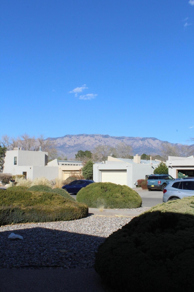 view of yard with a mountain view