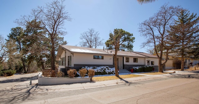 view of front facade featuring stucco siding