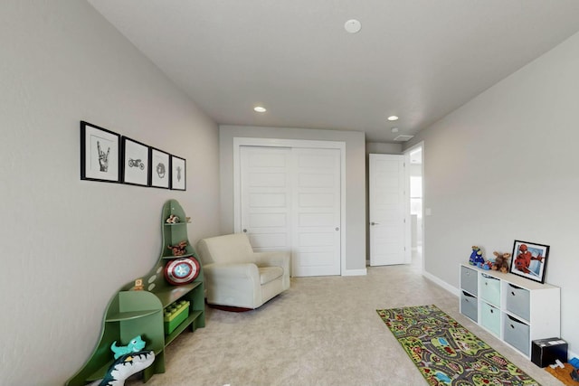 living area with recessed lighting, baseboards, and carpet