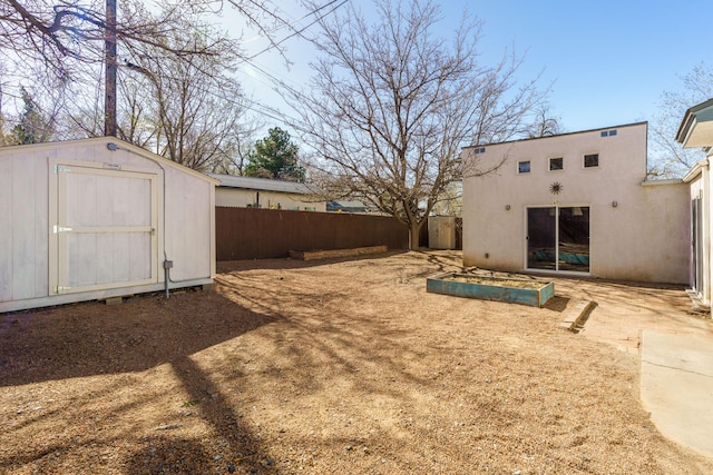 view of yard with a storage shed, an outdoor structure, and a fenced backyard