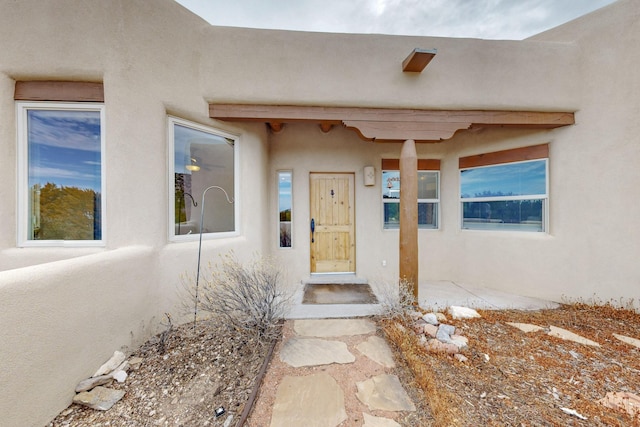 view of exterior entry featuring stucco siding