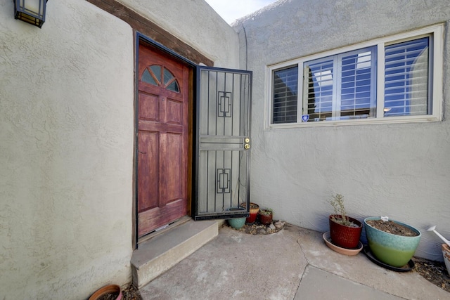 property entrance featuring stucco siding