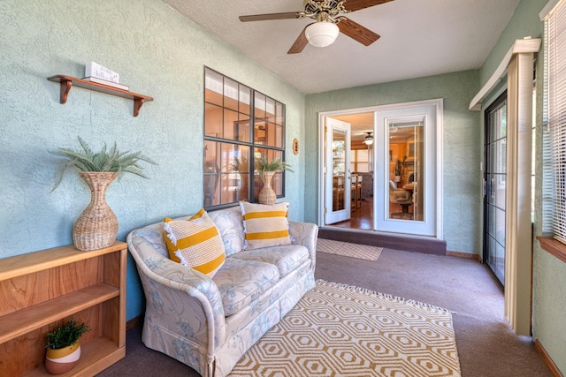 sunroom with ceiling fan