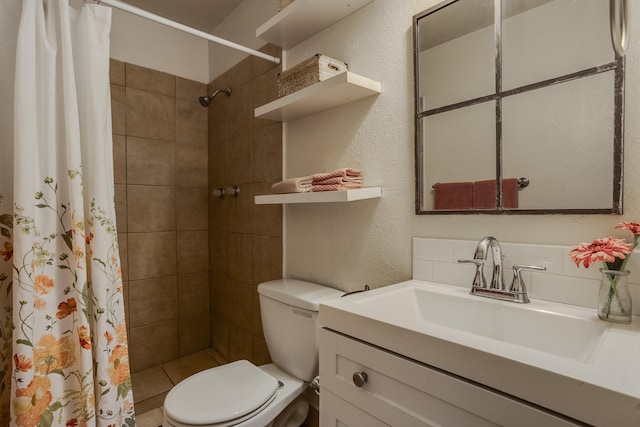 full bathroom featuring tiled shower, toilet, vanity, and a textured wall