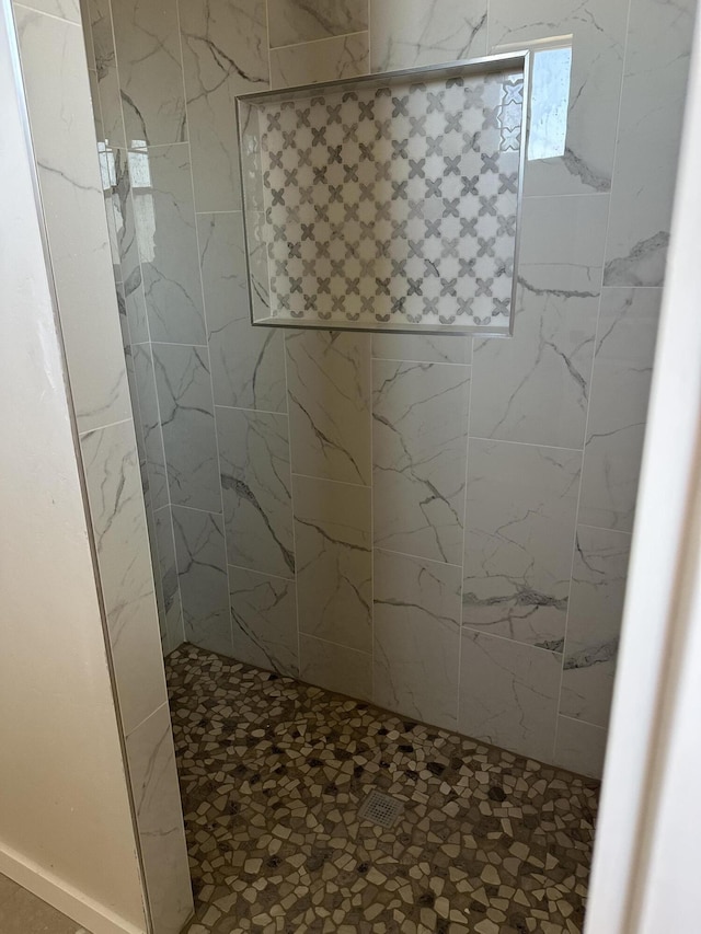 bathroom featuring tiled shower