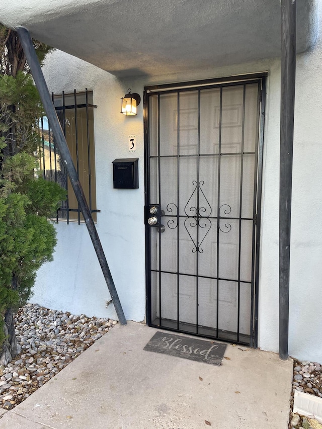 view of exterior entry with stucco siding