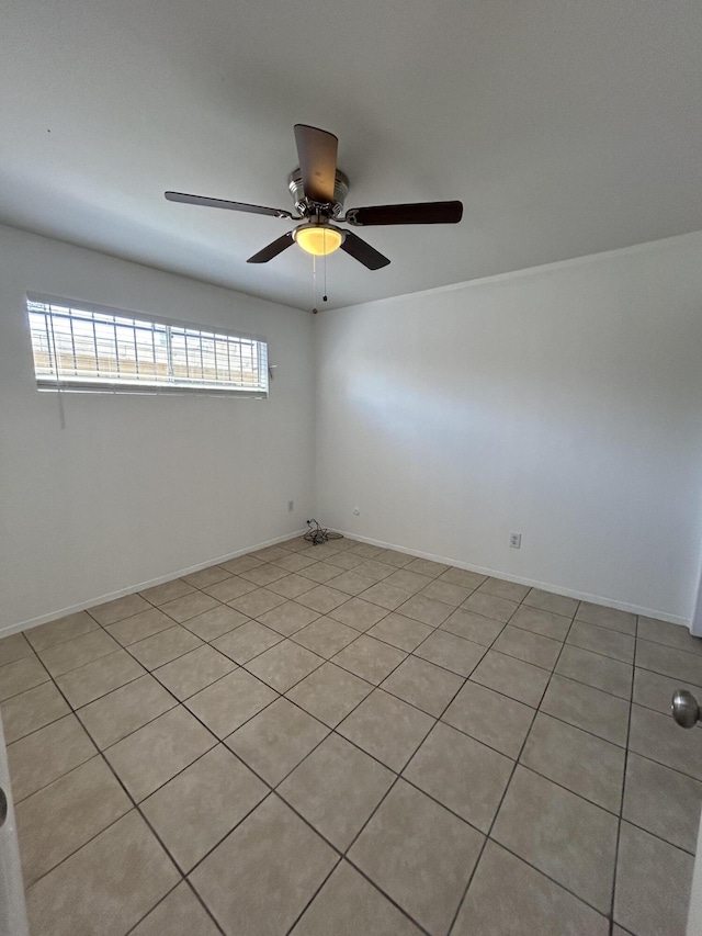 empty room featuring a ceiling fan