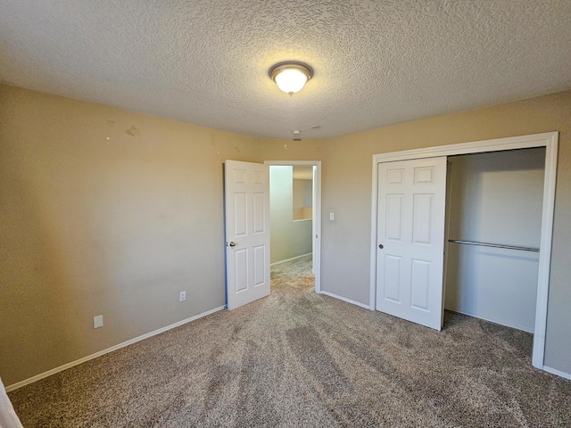 6619 Country Hills Ct NW, Albuquerque, NM 87114 - unfurnished bedroom featuring baseboards, a closet, carpet floors, and a textured ceiling