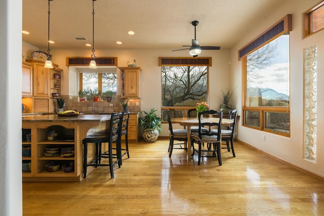 dining room featuring light wood-type flooring, visible vents, recessed lighting, baseboards, and ceiling fan