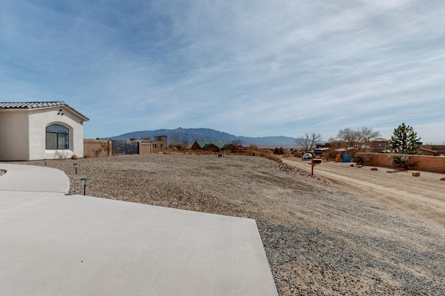 view of yard with fence and a mountain view