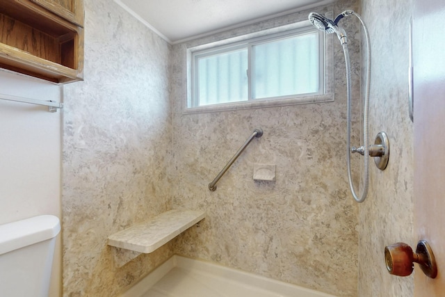 bathroom with toilet and tiled shower