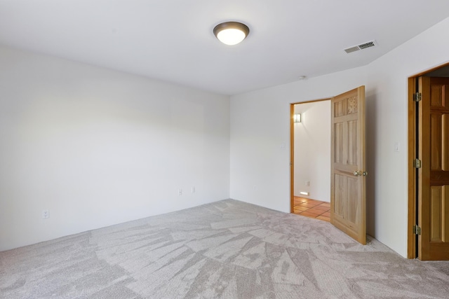 spare room with visible vents and carpet floors