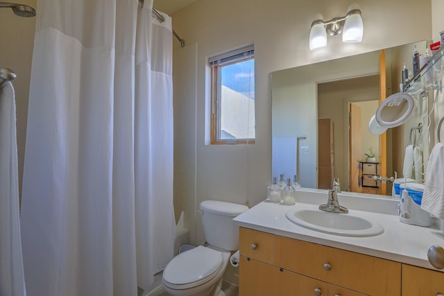 full bath with curtained shower, toilet, and vanity