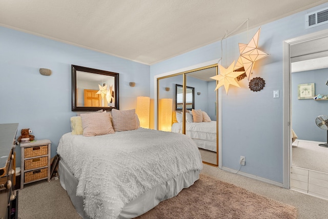 bedroom featuring baseboards, visible vents, carpet floors, and a closet