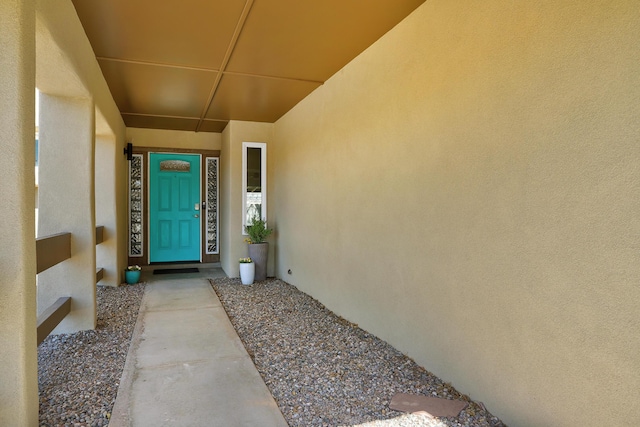 view of exterior entry featuring stucco siding