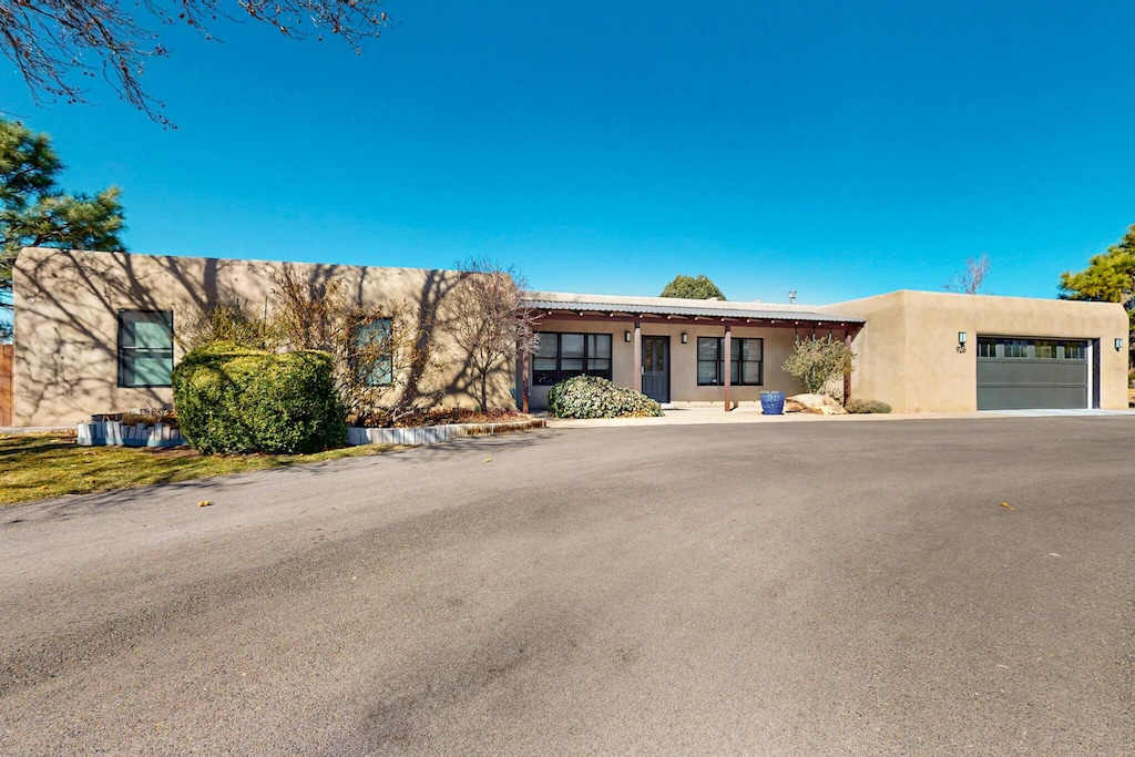 view of front of home featuring stucco siding and an attached garage