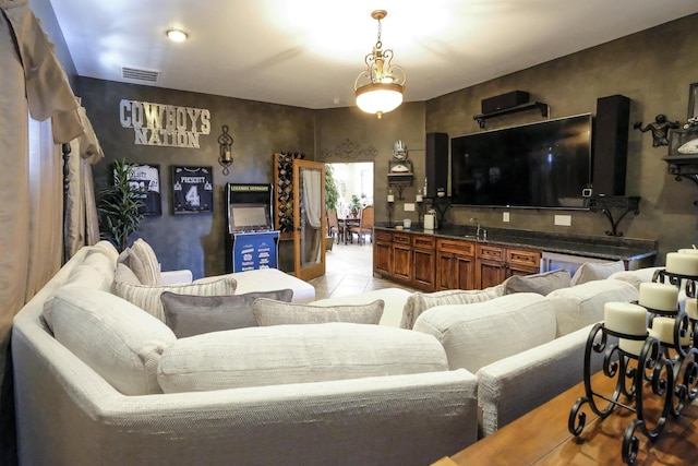 living area featuring visible vents and light tile patterned flooring