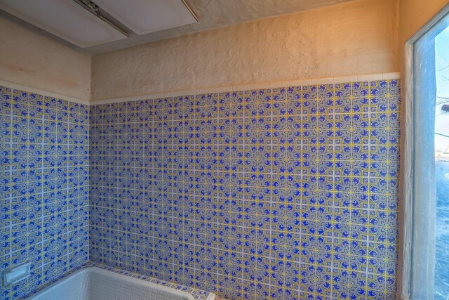 3805 Riverview Rd NW, Albuquerque, NM 87105 - bathroom featuring a bathtub and a shower