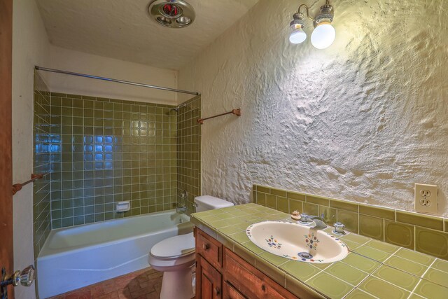 3805 Riverview Rd NW, Albuquerque, NM 87105 - full bathroom featuring shower / bath combination, vanity, and a textured wall