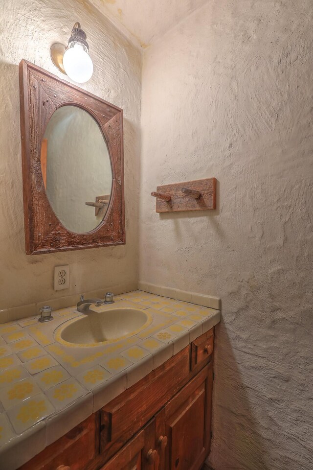 3805 Riverview Rd NW, Albuquerque, NM 87105 - bathroom featuring vanity