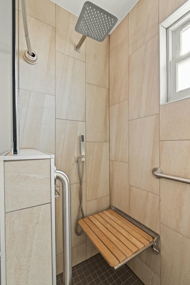 full bathroom featuring tiled shower