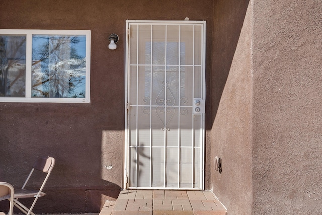 property entrance featuring stucco siding