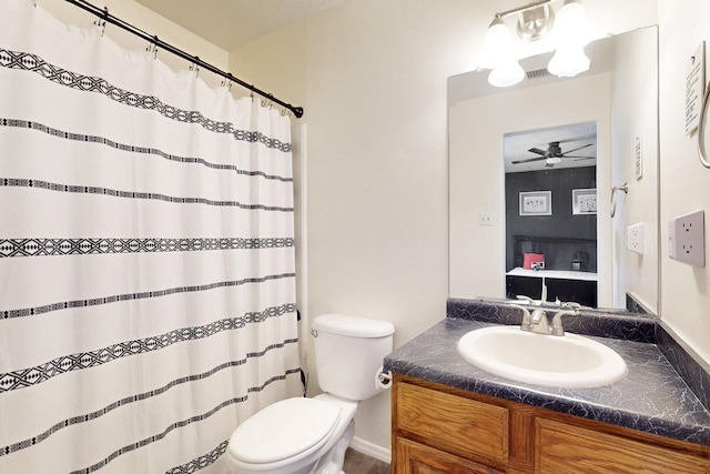 full bathroom featuring a shower with curtain, toilet, and vanity