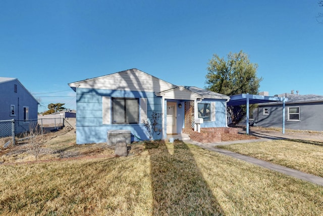 bungalow featuring a front lawn and fence