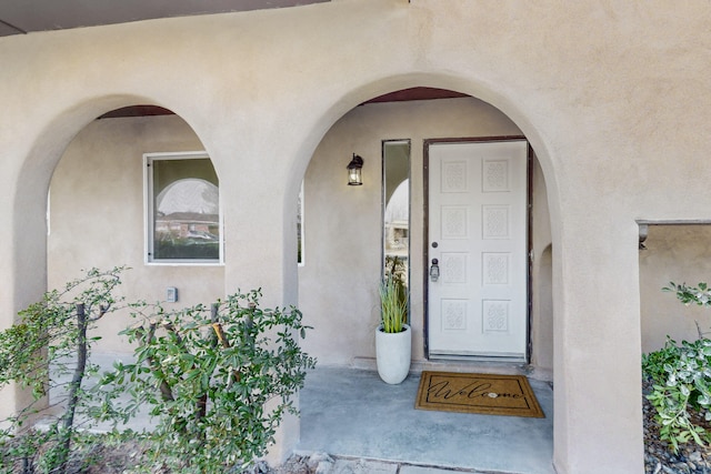 property entrance featuring stucco siding