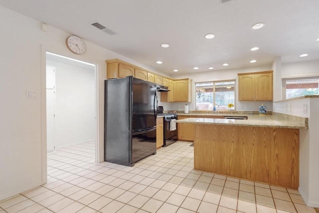 kitchen featuring visible vents, under cabinet range hood, a peninsula, black appliances, and a sink