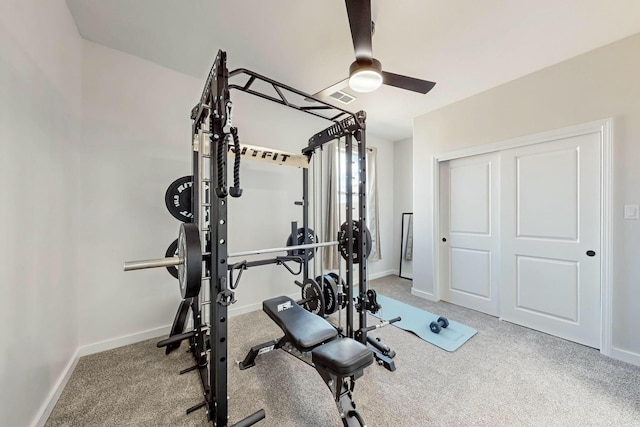 workout area with carpet flooring, a ceiling fan, visible vents, and baseboards