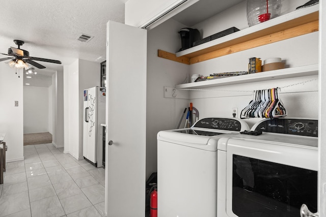 laundry room featuring visible vents, ceiling fan, laundry area, independent washer and dryer, and a textured ceiling