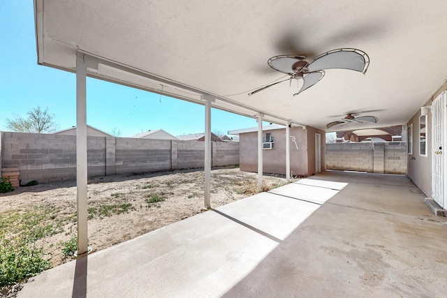 view of patio featuring a fenced backyard and ceiling fan