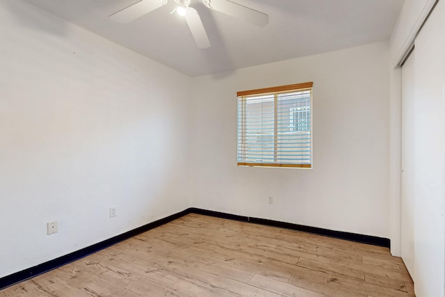 unfurnished room featuring light wood-style flooring, a ceiling fan, and baseboards