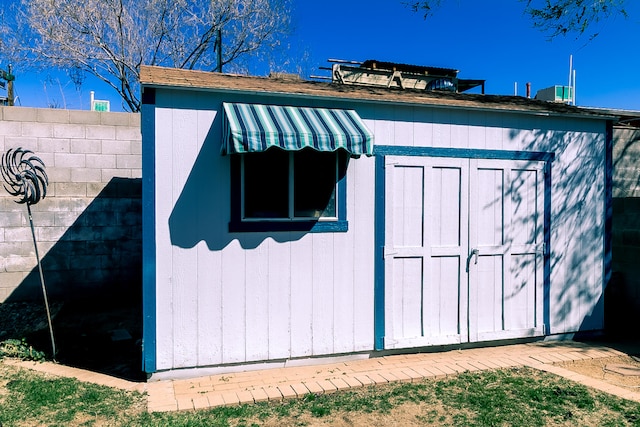 view of outbuilding with an outbuilding